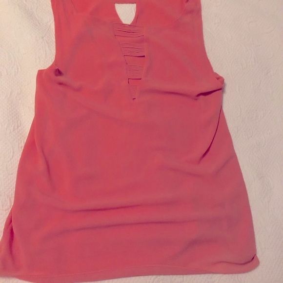 Coral tank with detailed cutout at top-Large. - Picture 2 of 4